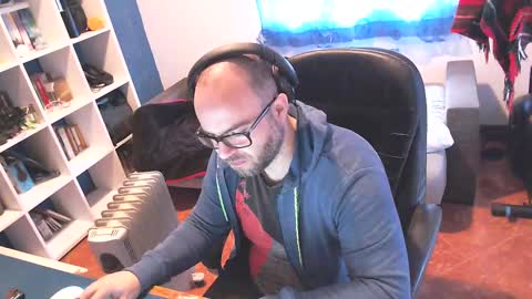 ravingr3d3 online show from March 6, 2025, 9:14 am