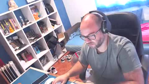 ravingr3d3 online show from September 19, 2025, 9:22 am