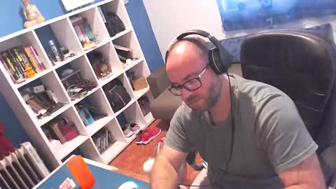 ravingr3d3 online show from September 20, 2025, 3:46 pm