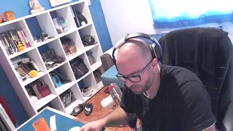 ravingr3d3 online show from October 20, 2025, 9:32 am