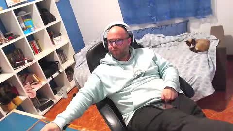 ravingr3d3 online show from February 6, 2026, 12:15 am