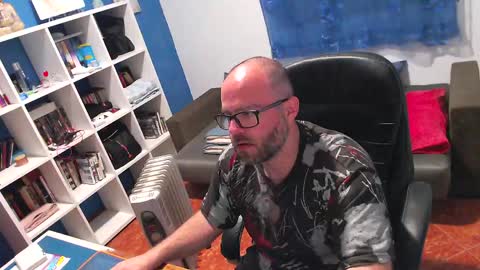 ravingr3d3 online show from April 19, 2026, 9:28 pm