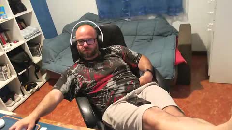 ravingr3d3 online show from April 20, 2026, 10:44 pm