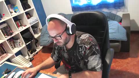 ravingr3d3 online show from April 21, 2026, 8:20 am