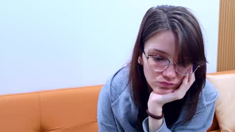 Ray-Ray online show from December 17, 2025, 1:33 am