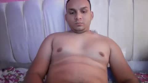 ray_rey1210 online show from May 9, 2026, 4:23 pm