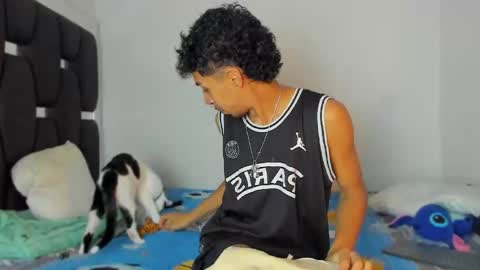 Rayn online show from November 3, 2025, 2:07 pm