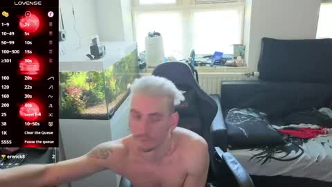 Rayzel online show from April 28, 2026, 2:33 pm
