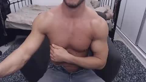 Snapshot of razvan_corneliu chatting on December 22, 2024, 2:28 am Razvan online show from December 22, 2024, 2:28 am