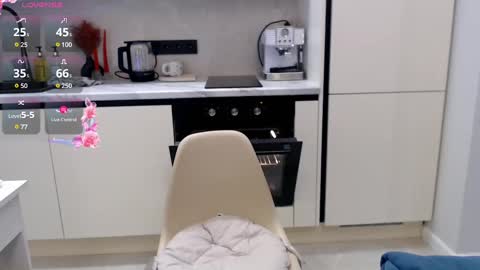 Hayley  online show from December 4, 2024, 1:20 pm