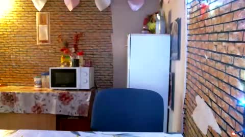 real_coupl3 online show from April 21, 2026, 11:27 am