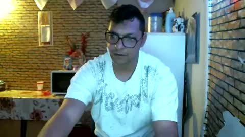 Snapshot of real_coupl3 chatting on April 28, 2026, 3:22 am real_coupl3 online show from April 28, 2026, 3:22 am