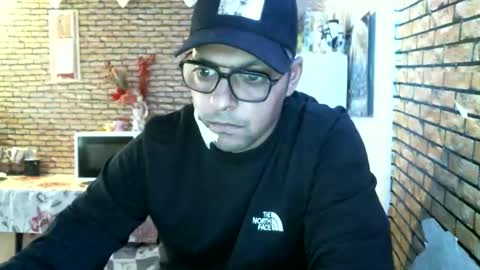 Snapshot of real_coupl3 chatting on April 29, 2026, 8:29 am real_coupl3 online show from April 29, 2026, 8:29 am