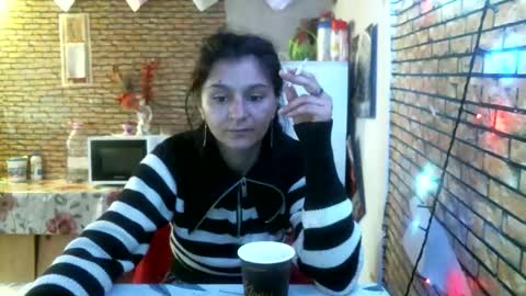 Snapshot of real_coupl3 chatting on May 2, 2026, 7:02 am real_coupl3 online show from May 2, 2026, 7:02 am