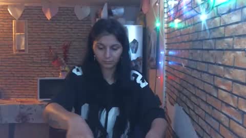 Snapshot of real_coupl3 chatting on May 21, 2026, 6:59 pm real_coupl3 online show from May 21, 2026, 6:59 pm