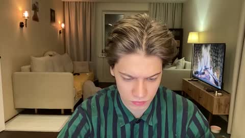 AliceEve online show from February 4, 2025, 7:33 pm