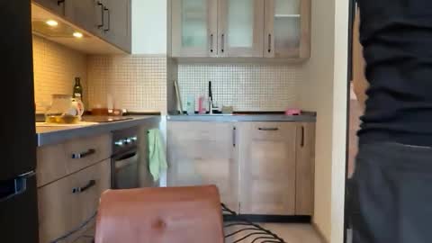 AliceEve online show from April 10, 2026, 9:47 am