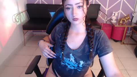 Snapshot of rebeca_dreams chatting on June 19, 2026, 8:23 pm Rebeca dreams online show from June 19, 2026, 8:23 pm