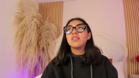 rebeca_taylor_ online show from April 18, 2026, 3:27 pm