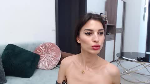 rebecamur online show from September 16, 2025, 3:24 pm