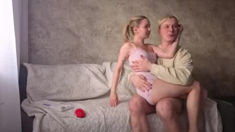 rebecca_david online show from April 22, 2026, 12:07 pm