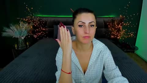 rebecca_diamonds online show from February 6, 2025, 9:43 am