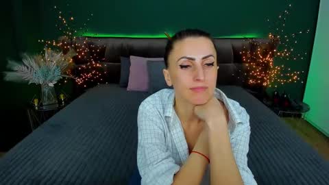 rebecca_diamonds online show from February 6, 2025, 2:37 pm