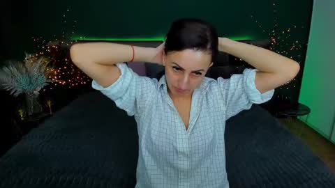 rebecca_diamonds online show from March 5, 2025, 9:49 am