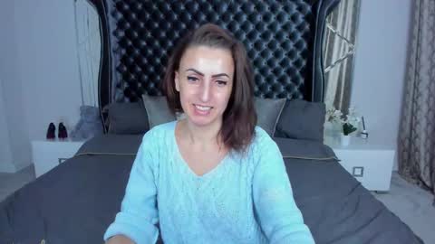 rebecca_diamonds online show from December 3, 2025, 6:54 am
