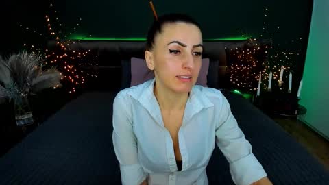 rebecca_diamonds online show from March 11, 2026, 7:03 am