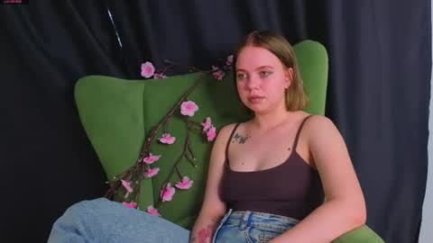 Snapshot of rebeccacruze chatting on June 14, 2026, 7:54 am rebeccacruze online show from June 14, 2026, 7:54 am