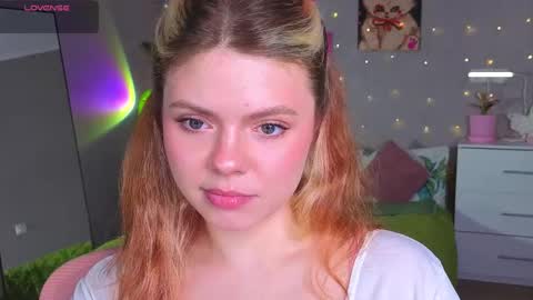 Snapshot of red__candy chatting on May 15, 2026, 2:02 pm red__candy online show from May 15, 2026, 2:02 pm
