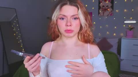 Snapshot of red__candy chatting on May 29, 2026, 12:58 pm red__candy online show from May 29, 2026, 12:58 pm
