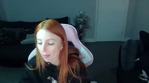 Red -  online show from March 5, 2025, 9:48 pm