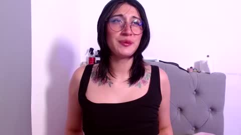 IG   OF red moonn online show from February 18, 2025, 2:38 pm