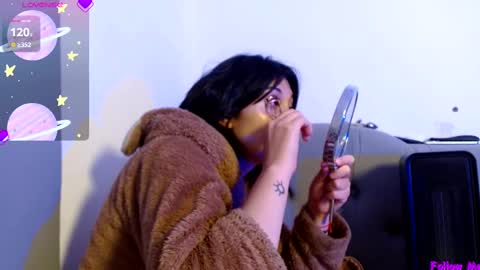 IG   OF red moonn online show from March 4, 2025, 12:12 pm