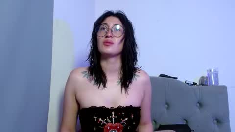 IG   OF red moonn online show from September 16, 2025, 4:35 am