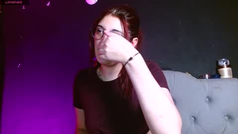 IG   OF red moonn online show from April 9, 2026, 6:19 am