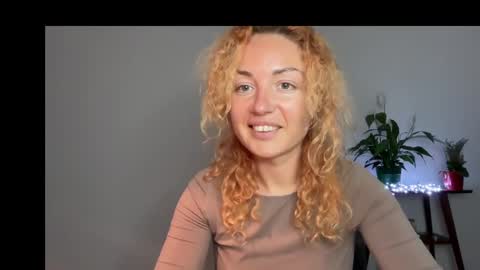 reddgirll online show from March 4, 2025, 9:00 pm