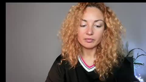 reddgirll online show from March 7, 2025, 6:00 pm