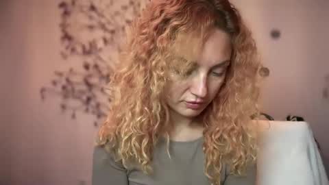 reddgirll online show from September 9, 2025, 7:46 pm