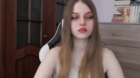 Lily online show from October 2, 2025, 1:56 am