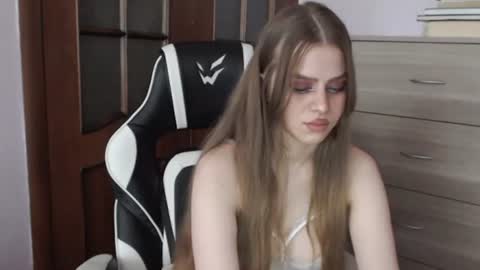 Snapshot of redhead_rabbit chatting on July 2, 2026, 3:23 am Lily online show from July 2, 2026, 3:23 am