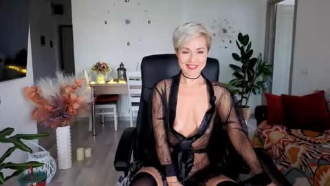 Snapshot of redhotline chatting on November 12, 2025, 11:54 am Alex online show from November 12, 2025, 11:54 am