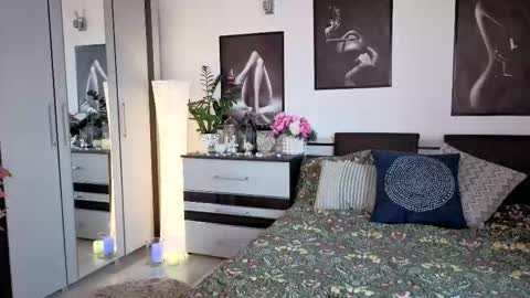 Snapshot of redhotline chatting on December 15, 2025, 12:20 pm Alex online show from December 15, 2025, 12:20 pm