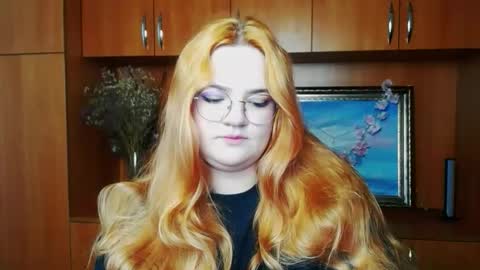 Snapshot of redhotqueen1 chatting on May 8, 2026, 6:08 am Rina online show from May 8, 2026, 6:08 am