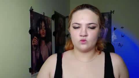 Snapshot of redhotqueen1 chatting on June 4, 2026, 12:11 pm Rina online show from June 4, 2026, 12:11 pm