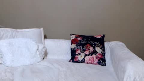 izabell online show from February 9, 2025, 5:22 pm