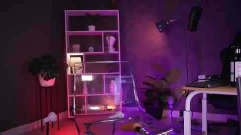 Red Jasmine online show from September 30, 2025, 6:35 pm