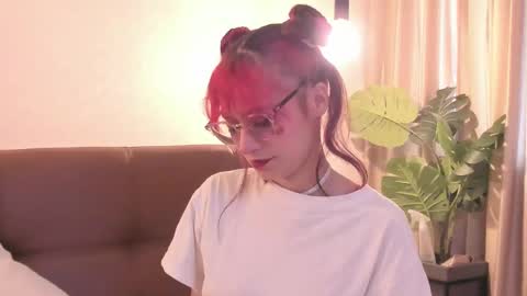 Meloddy online show from March 6, 2025, 8:37 pm